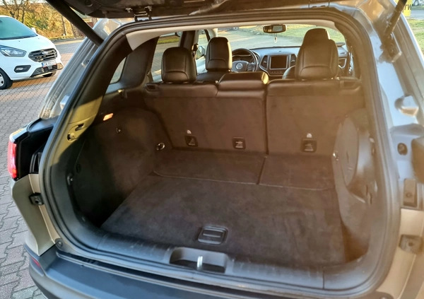 Jeep Cherokee cena 85800 przebieg: 33000, rok produkcji 2019 z Wrocław małe 379
